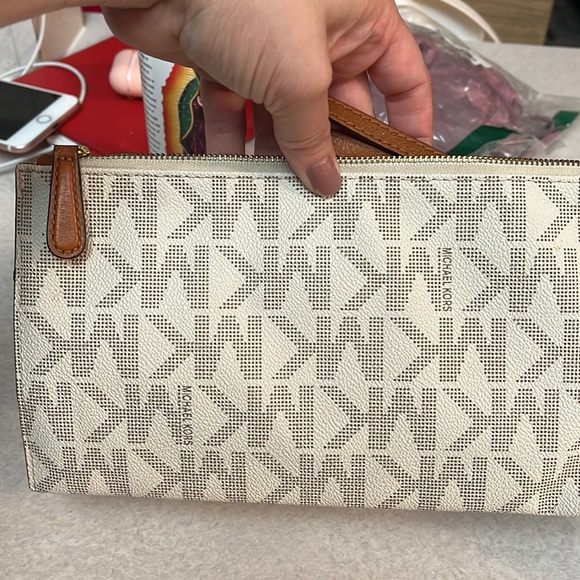 Michael Kors Wrislet - Picture 4 of 9